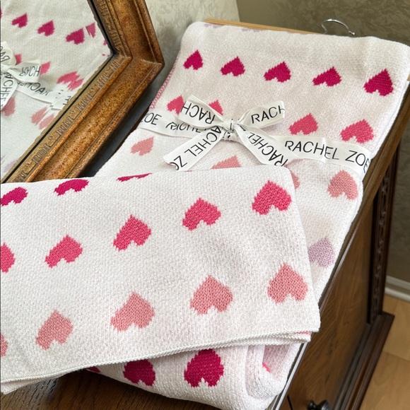 Rachel Zoe White Throw with Pink and Red Heart Pattern. Oversized 50” x 70”. - Picture 5 of 14